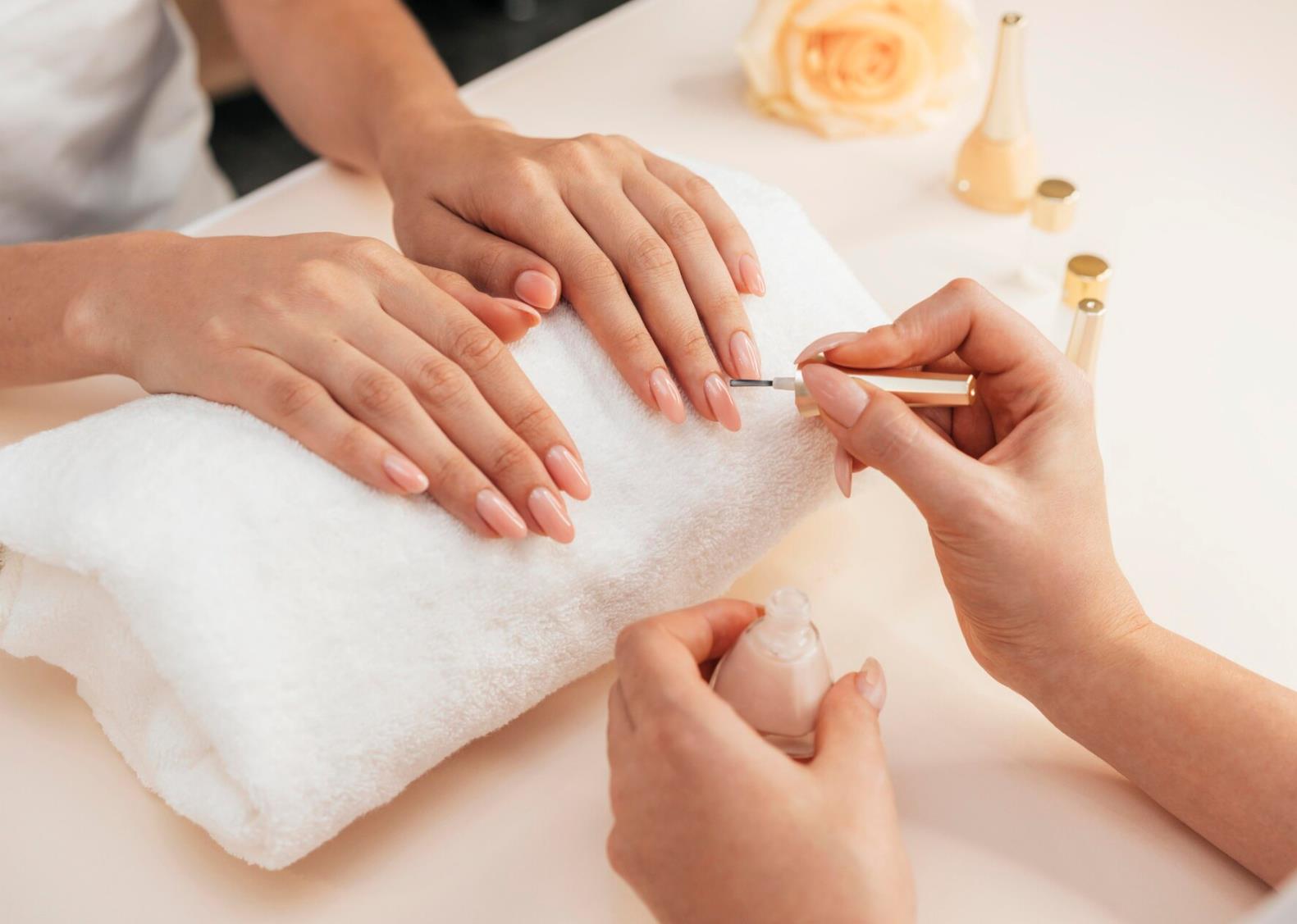 Tendințe actuale în manichiură pentru un look îngrijit