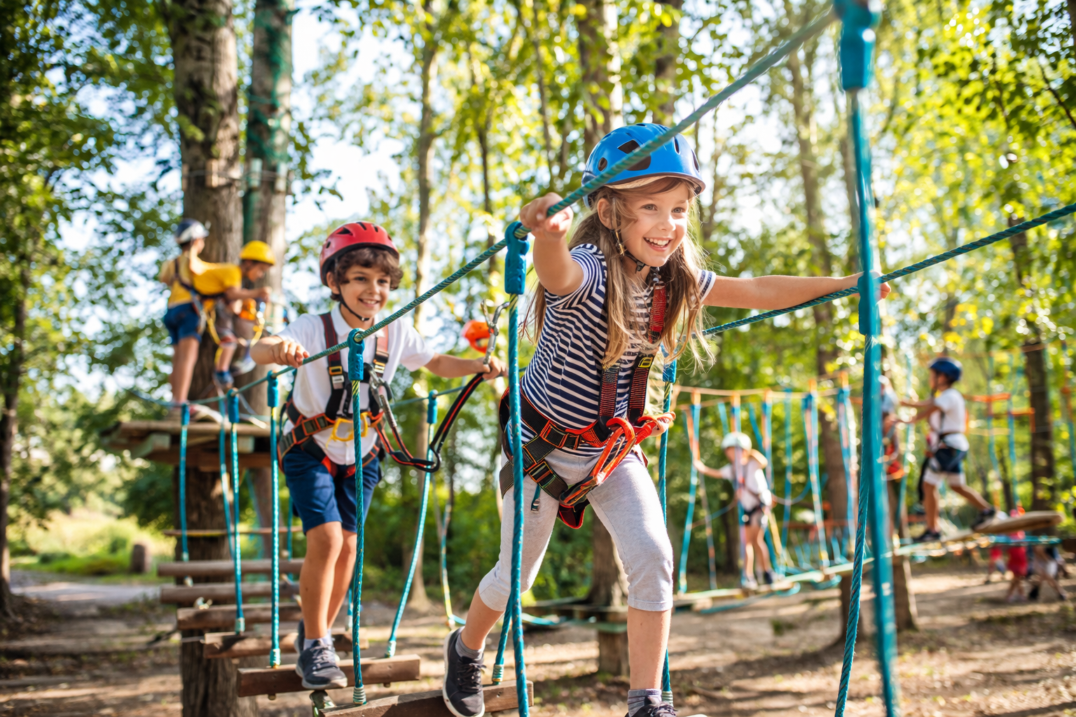 Cum pot integra jocuri și provocări sigure pentru a crește distracția?